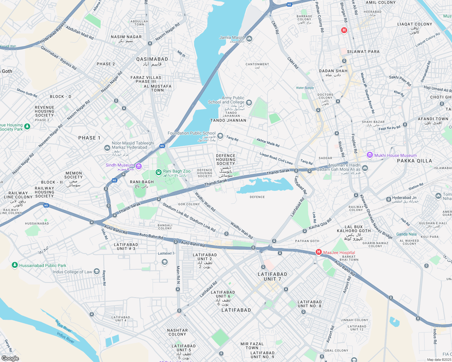 map of restaurants, bars, coffee shops, grocery stores, and more near Thandi Sarak in Hyderabad