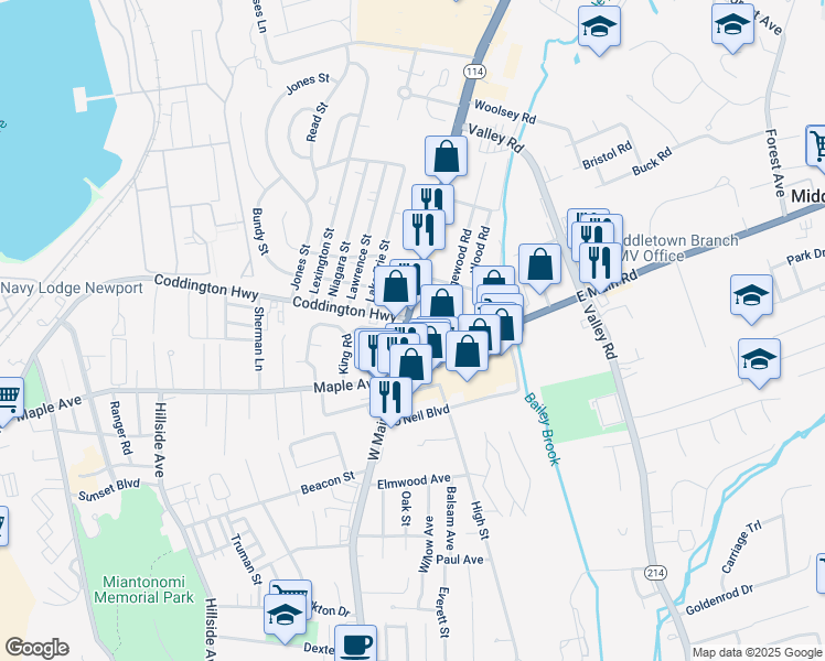map of restaurants, bars, coffee shops, grocery stores, and more near 553 West Main Road in Middletown
