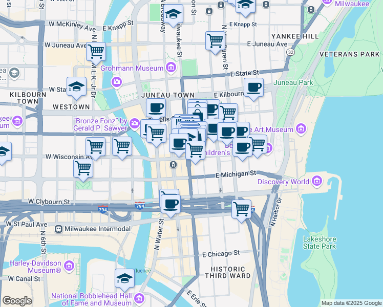 map of restaurants, bars, coffee shops, grocery stores, and more near 400 East Wisconsin Avenue in Milwaukee