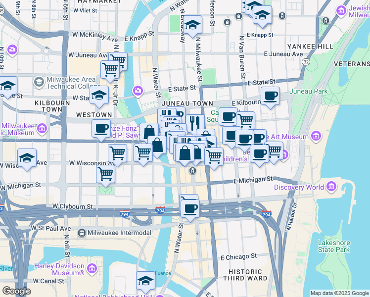 map of restaurants, bars, coffee shops, grocery stores, and more near 722 North Water Street in Milwaukee