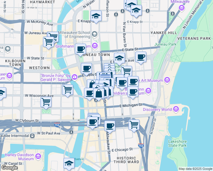 map of restaurants, bars, coffee shops, grocery stores, and more near 400 East Wisconsin Avenue in Milwaukee